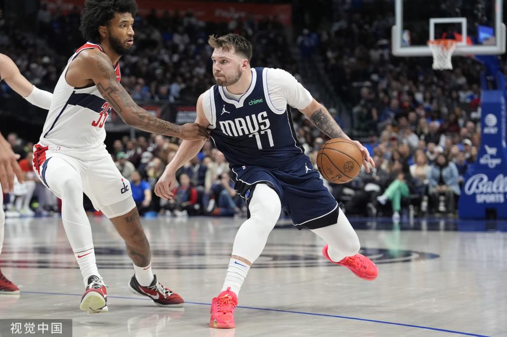 足球场上 足球场上